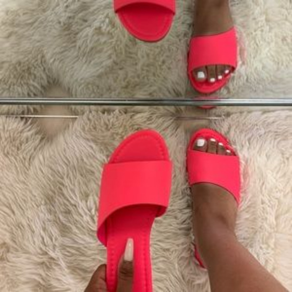 "CeCe" Slides - Neon Pink - Picture 2 of 6